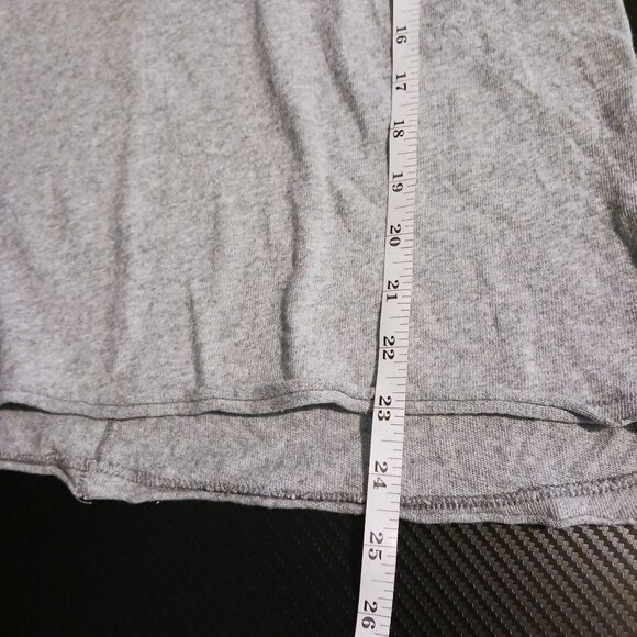 We The Free Gray Scoop Neck Embroidered Short Sleeve‎ Tee Relaxed Fit XS - Picture 9 of 10